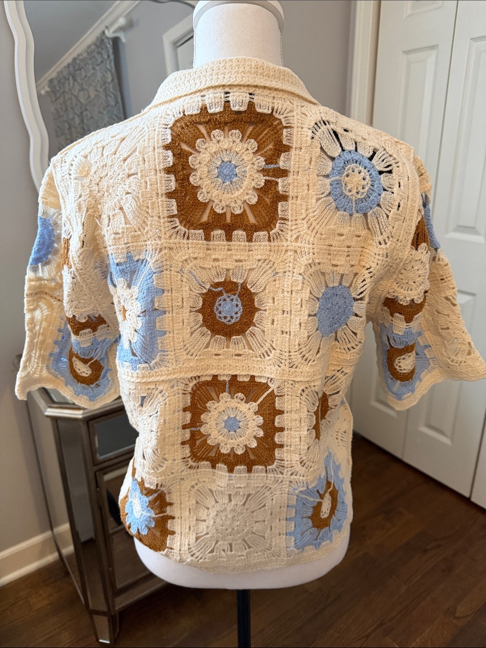Liv Los Angelos Crochet Button-Up Lightweight Top - Cream, Blue & Brown Med ❤️ - Picture 3 of 8